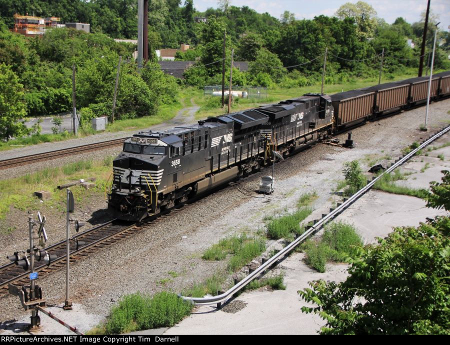 NS 3658 dpu on coal train 776